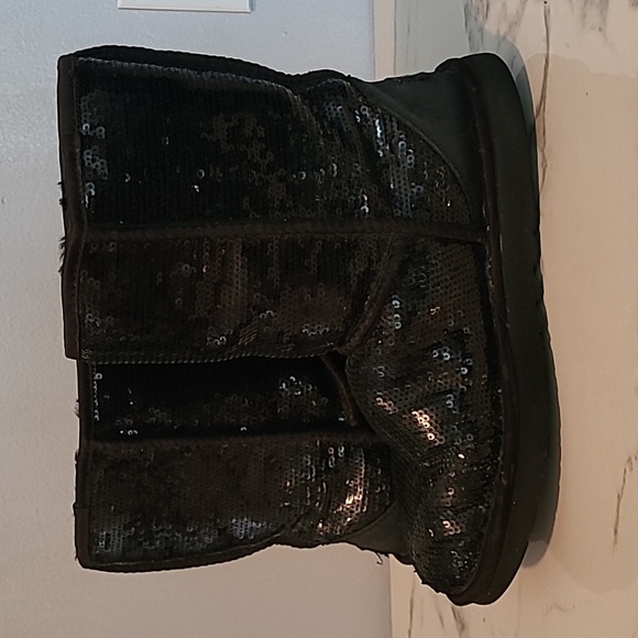 Ugg Classic Short Black Cosmos Sequins Shearling Boots Sz 9 Warm Winter Snow - Picture 7 of 15